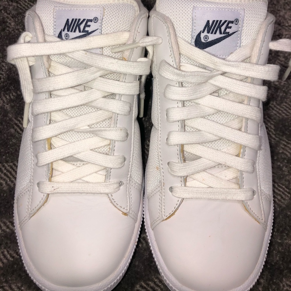 Nike Sneakers 8.5 - Picture 2 of 4